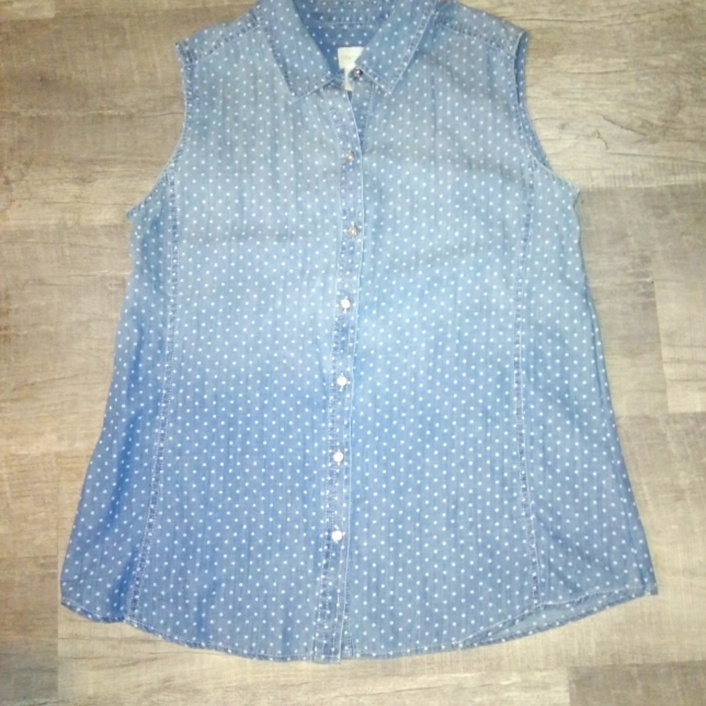 Sleeveless denim shirt